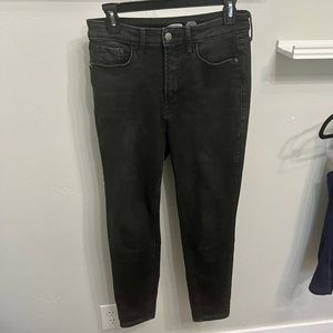 Old Navy Rockstar Super Skinny Extra High Rise jean in charcoal. Size 10.
